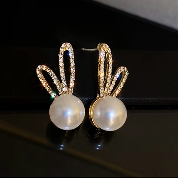 Pearl and Rhinestone bunny earrings - Picture 2 of 3